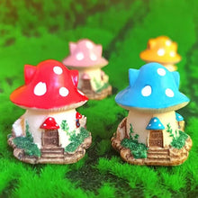 Load image into Gallery viewer, Terrarium Figurine Mini Mushroom House