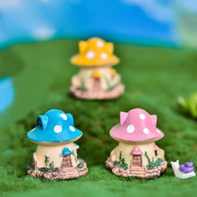 Load image into Gallery viewer, Terrarium Figurine Mini Mushroom House