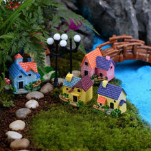 Load image into Gallery viewer, Terrarium Decoration - Small Mystical House
